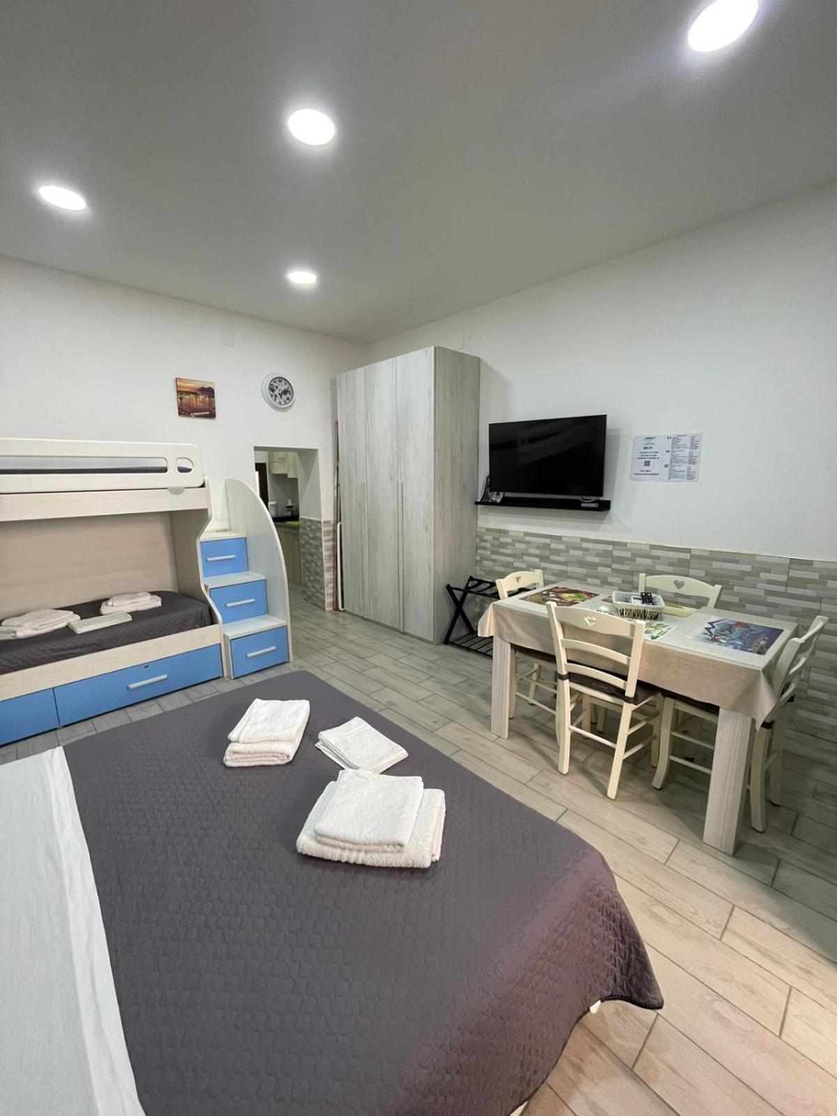 Casa Vacanze Luisa Napoli Bagian luar foto